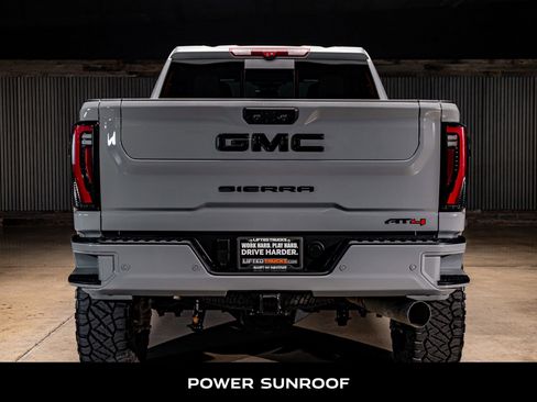 Used 2025 GMC Sierra 2500 AT4 w/ AT4 Premium Plus Package image 8