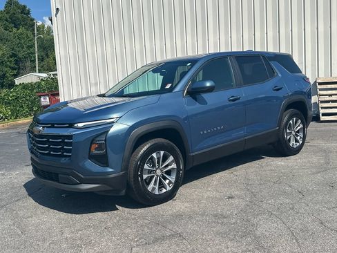 Used 2026 Chevrolet Equinox LT FWD image 2