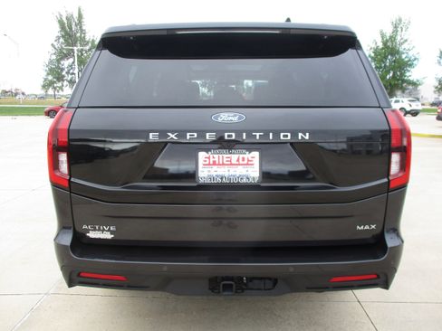 Used 2025 Ford Expedition Max Active AWD/4WD image 5