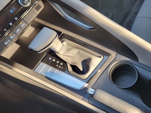 Used 2024 Hyundai Elantra SEL image 20