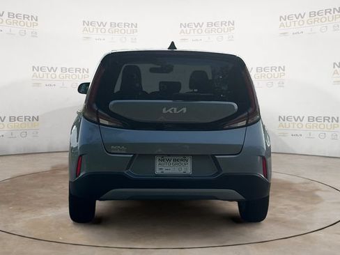 Used 2025 Kia Soul LX w/ LX Technology Package FWD image 4