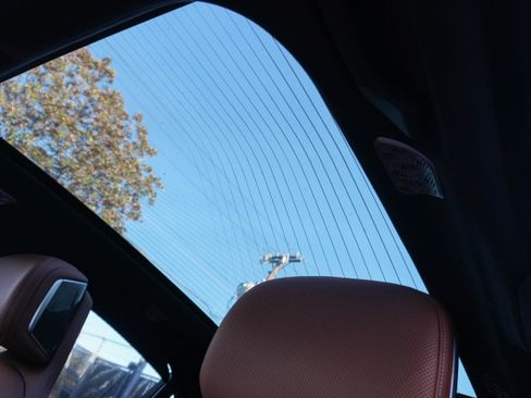 Certified 2023 BMW 760i xDrive 760i xDrive w/ Executive Package image 15