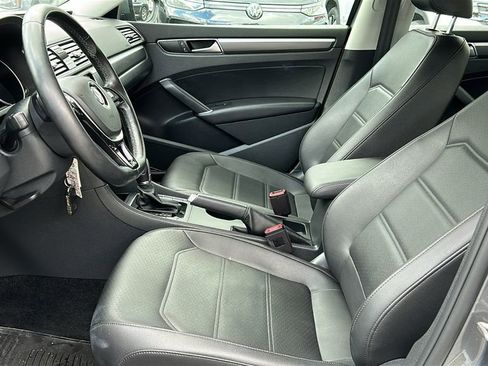 Used 2018 Volkswagen Passat 2.0T R-Line FWD image 10