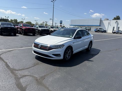 Used 2019 Volkswagen Jetta R-Line FWD image 2