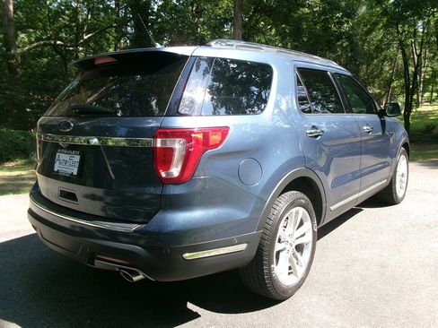 Used 2018 Ford Explorer Limited w/ Equipment Group 301A image 6