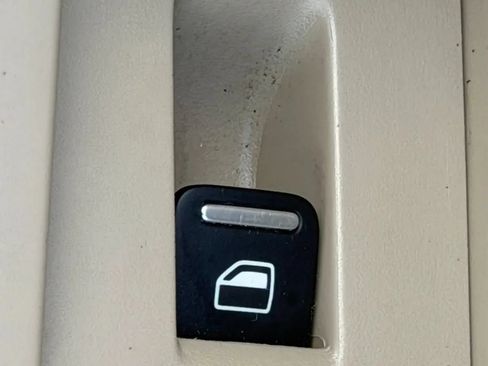 Used 2013 Volkswagen Beetle TDI FWD image 51