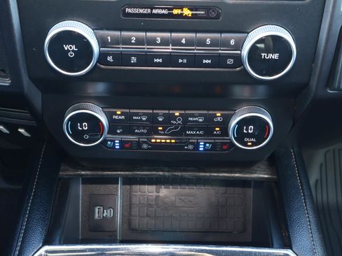 Used 2021 Ford Expedition Limited image 33