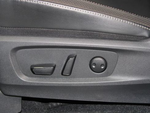 Used 2025 Nissan Pathfinder SL FWD image 16