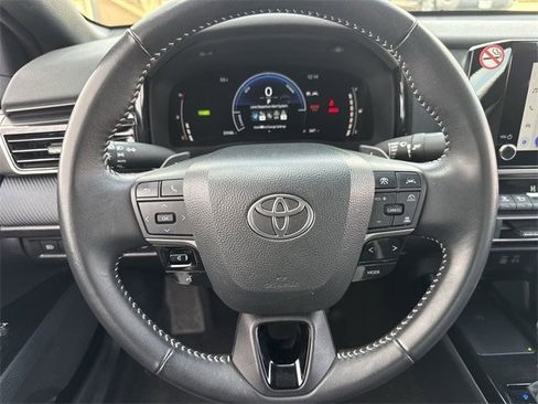Used 2025 Toyota Camry SE image 13