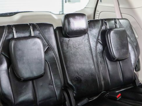 Used 2023 Chrysler Pacifica Touring-L image 29