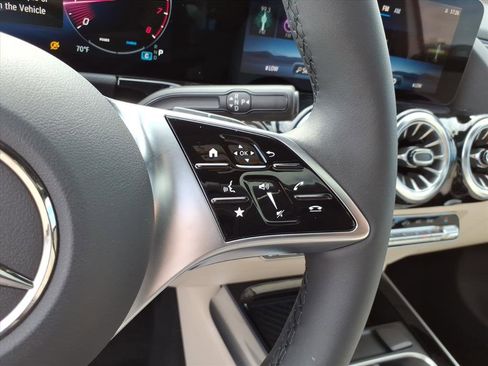 Used 2026 Mercedes-Benz GLA 250 4MATIC image 16