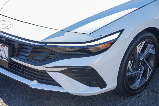 Certified 2025 Hyundai Elantra SEL FWD image 10