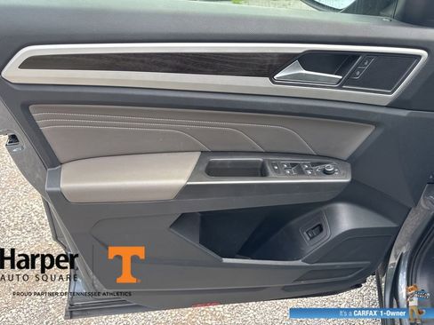 Used 2022 Volkswagen Atlas SE w/ Panoramic Sunroof Package FWD image 18