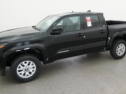 Used 2026 Toyota Tacoma SR5 AWD/4WD image 5