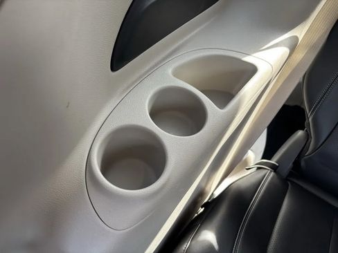 Used 2024 Chrysler Pacifica Touring-L image 31