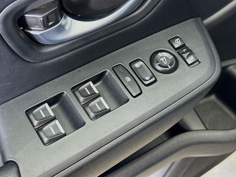 Used 2025 Honda Pilot TrailSport image 21