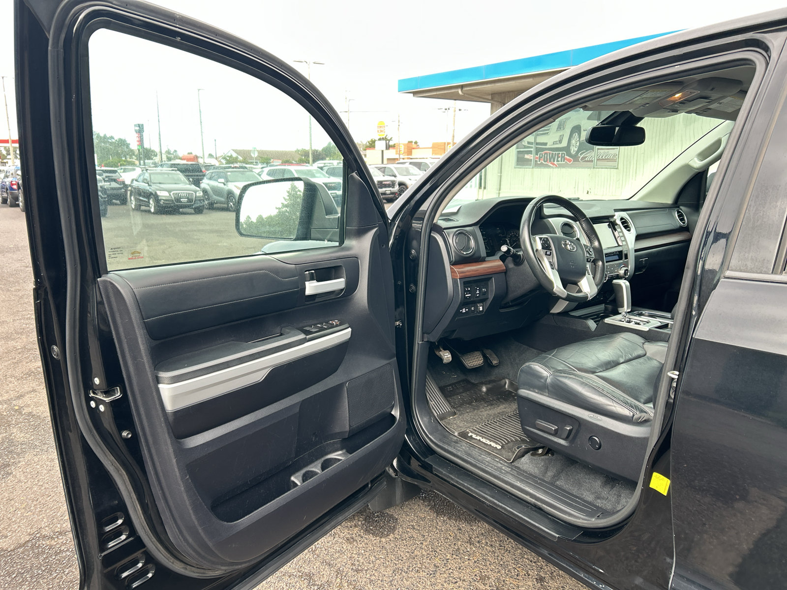 Used 2020 Toyota Tundra Limited w/ Limited Premium Package AWD/4WD image 13
