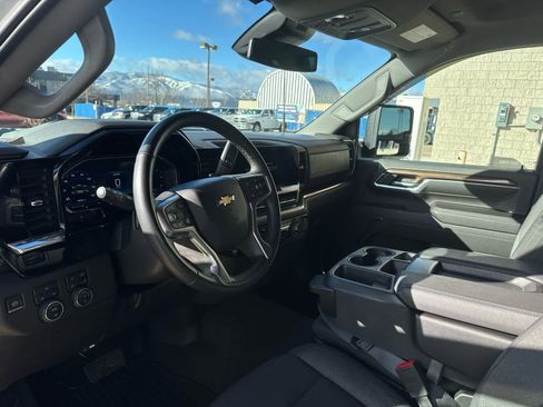 Used 2024 Chevrolet Silverado 2500 LT w/ Convenience Package image 12
