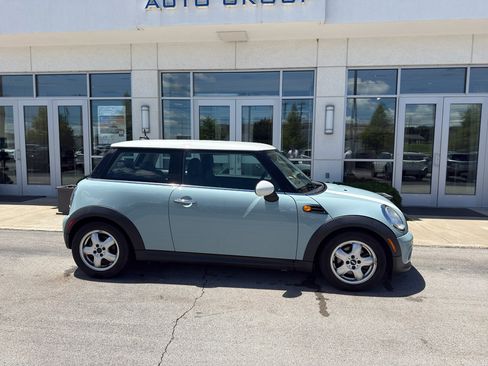 Used 2011 MINI Cooper Hardtop FWD image 2