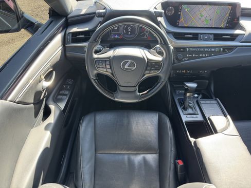 Used 2020 Lexus ES 300h w/ Premium Package image 17