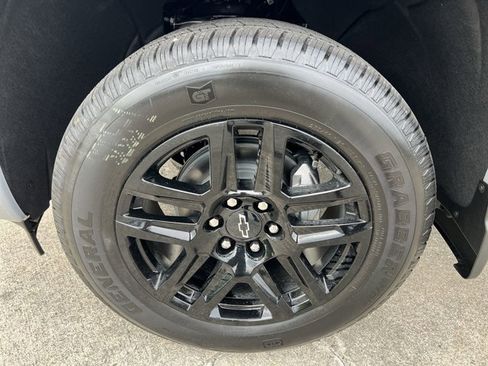 Used 2024 Chevrolet Silverado 1500 Custom w/ Dark Appearance Package image 33