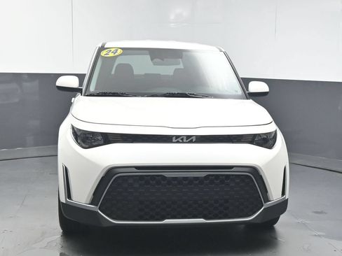 Used 2024 Kia Soul LX w/ Option Group 015 FWD image 3