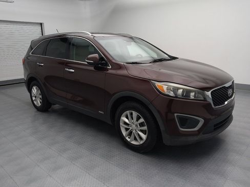 Used 2016 Kia Sorento LX image 11