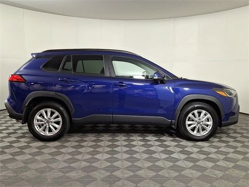 Used 2022 Toyota Corolla Cross LE image 11