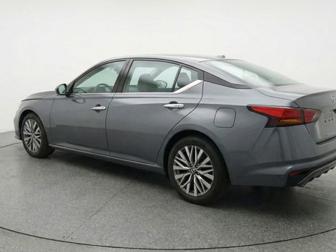 Used 2025 Nissan Altima 2.5 SV image 6
