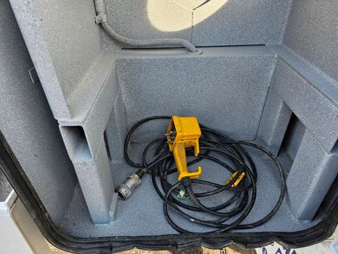 Used 2016 Ford F550 2WD Regular Cab Super Duty image 6