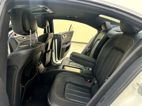 Used 2014 Mercedes-Benz CLS 550 4MATIC w/ Premium 1 Package image 32