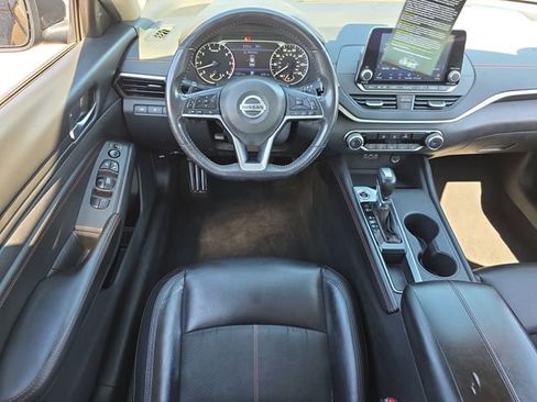 Used 2022 Nissan Altima 2.5 SR FWD image 12