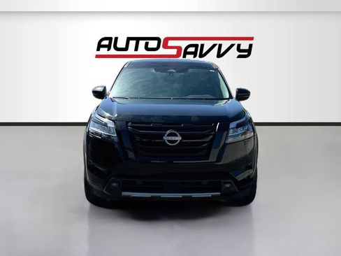 Used 2024 Nissan Pathfinder SL FWD image 2