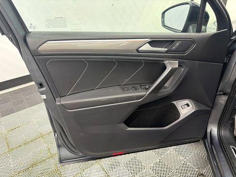 Used 2022 Volkswagen Tiguan SE R-Line FWD image 11