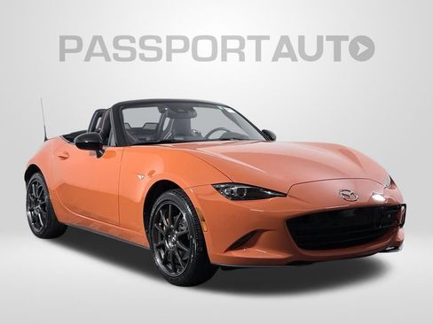 Used 2019 MAZDA MX-5 Miata 30th Anniversary RWD image 4