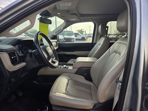 Used 2023 Ford Expedition Limited AWD/4WD image 7