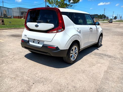 Used 2020 Kia Soul LX image 3