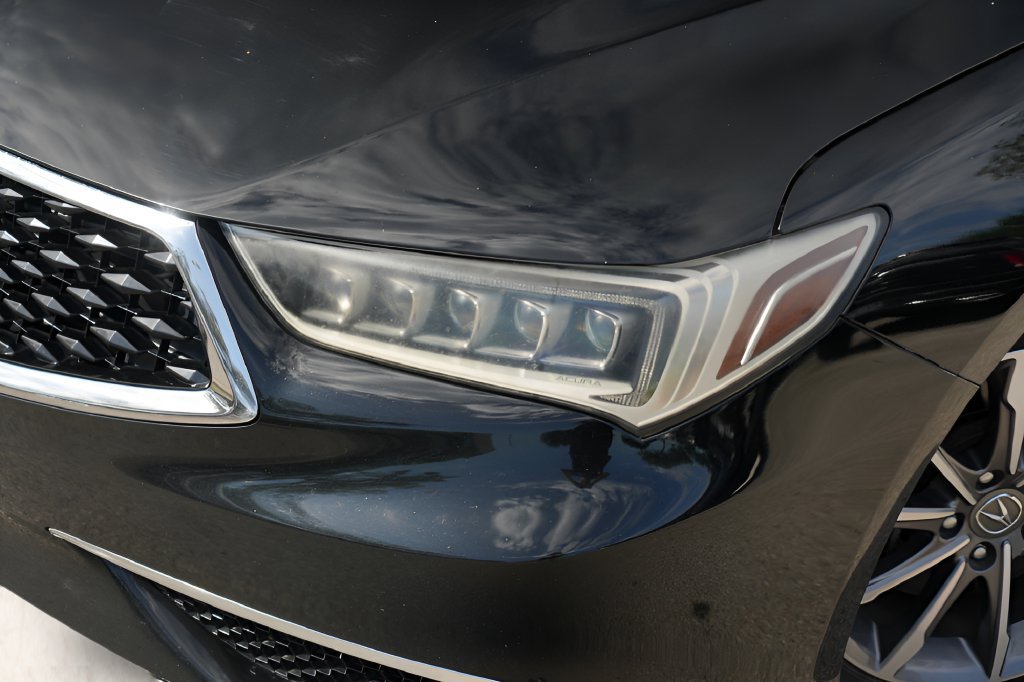 Used 2019 Acura TLX FWD image 2