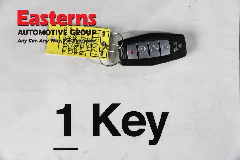 Used 2024 Mitsubishi Outlander SE AWD/4WD image 8
