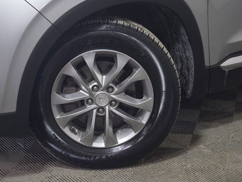 Used 2020 Hyundai Santa Fe SE image 9