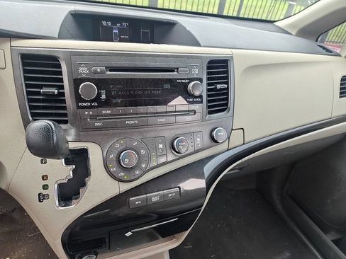 Used 2012 Toyota Sienna LE w/ Towing Pkg FWD image 10