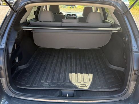 Used 2018 Subaru Outback 2.5i Premium image 12