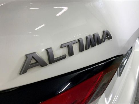 Used 2025 Nissan Altima 2.5 SV image 8