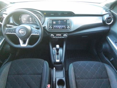 Used 2019 Nissan Kicks SV image 10