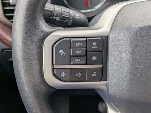 Used 2024 Ford Expedition Limited image 17