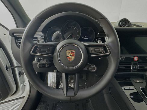 Certified 2025 Porsche Macan image 15