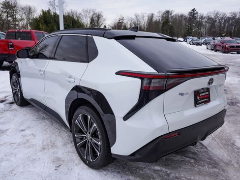 Used 2023 Toyota bZ4X Limited image 7