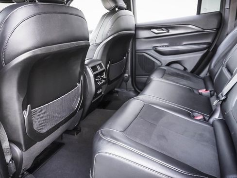 Used 2023 Jeep Grand Cherokee Altitude image 20