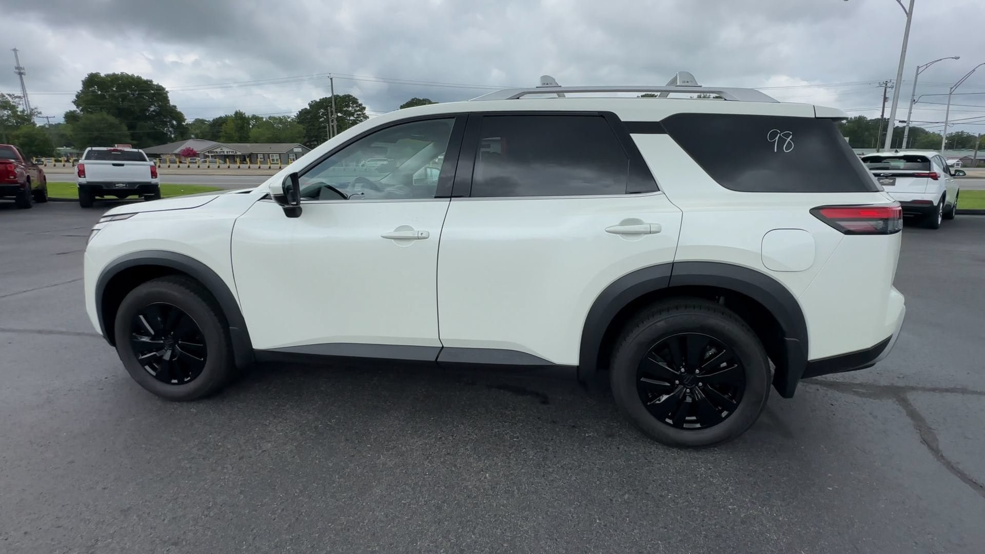 Used 2023 Nissan Pathfinder SL AWD/4WD image 5