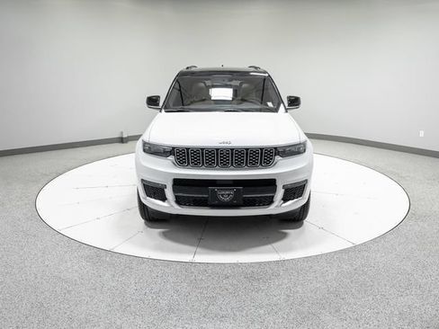 Used 2025 Jeep Grand Cherokee L Summit w/ Luxury Tech Group V AWD/4WD image 34